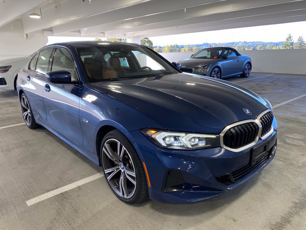 Used 2023 BMW 330e xDrive w/ Premium Package AWD/4WD image 7