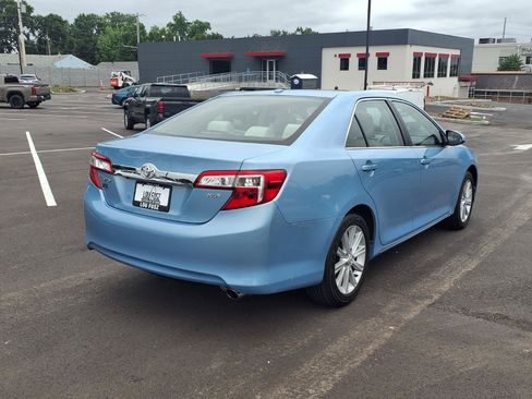 Used 2012 Toyota Camry XLE w/ Convenience Pkg FWD image 4