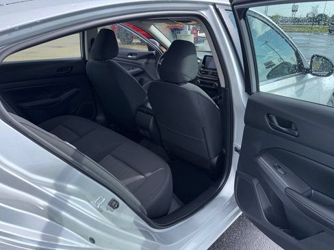 Used 2025 Nissan Altima 2.5 SV FWD image 14