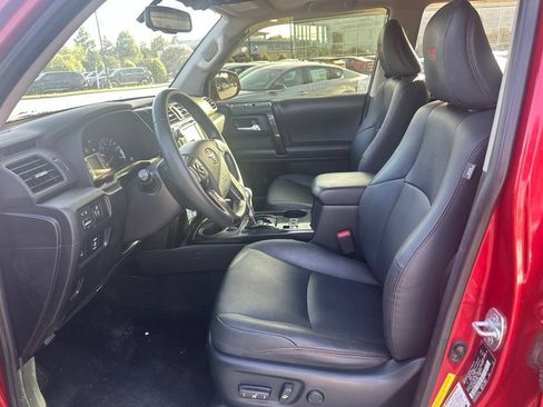 Used 2019 Toyota 4Runner TRD Off-Road Premium AWD/4WD image 15