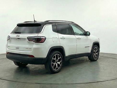 Used 2025 Jeep Compass Limited image 9