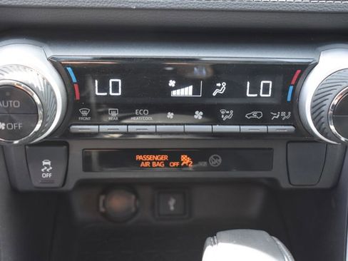 Used 2022 Toyota RAV4 XLE Premium image 27