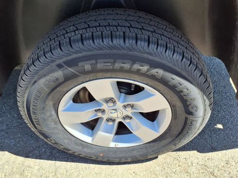 Used 2021 RAM 1500 Classic SLT image 9