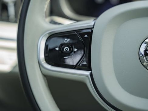 Certified 2024 Volvo XC60 B5 Plus w/ Climate Package AWD/4WD image 29