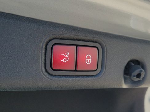 Used 2022 Mercedes-Benz E 350 Sedan image 9