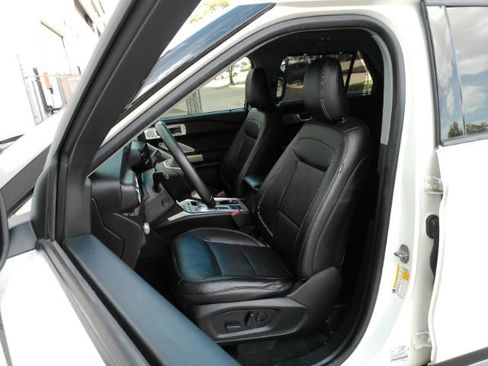 Used 2023 Ford Explorer Limited w/ Limited Technology Package RWD image 6