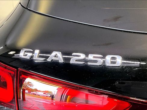 Certified 2023 Mercedes-Benz GLA 250 4MATIC image 33