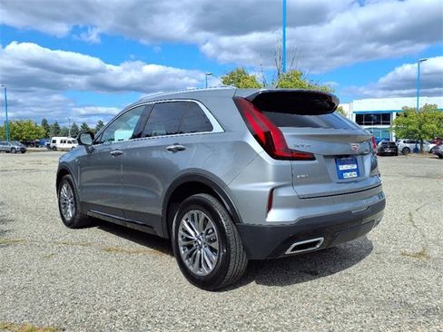 Used 2025 Cadillac XT4 Premium Luxury image 5
