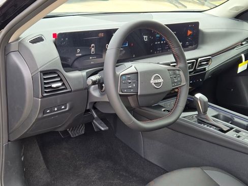 New 2026 Nissan Sentra SR w/ SR Premium Package FWD image 17