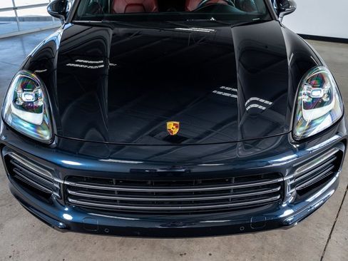 Used 2022 Porsche Cayenne Platinum Edition image 15