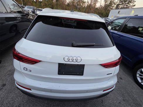 Used 2024 Audi Q3 2.0T Premium image 3