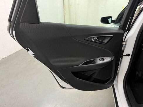 Used 2018 Chevrolet Malibu LT FWD image 14