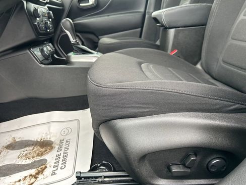 Used 2022 Jeep Renegade Latitude w/ Convenience Group image 11