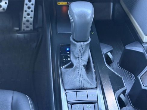 Used 2025 Toyota Camry SE w/ Convenience Package image 32