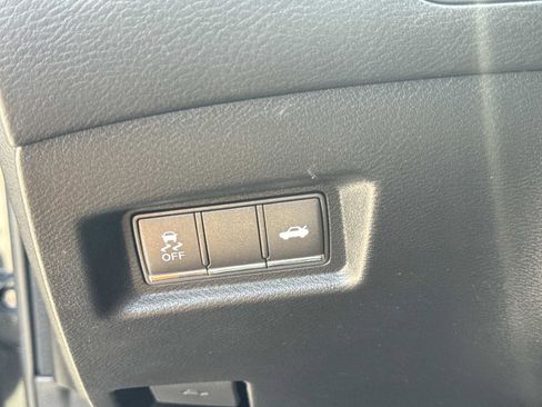 Used 2017 INFINITI Q60 3.0t RWD image 26