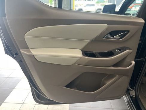 Used 2018 Chevrolet Traverse LT image 10