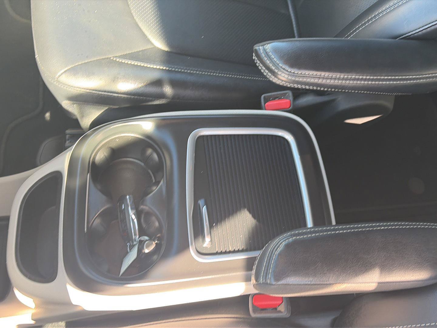 Used 2024 Chrysler Pacifica Touring-L FWD image 23