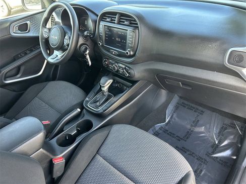 Used 2023 Kia Soul LX image 8