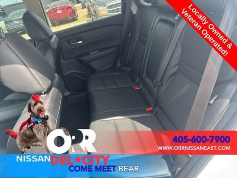 Used 2025 Nissan Rogue SV w/ SV Premium Package FWD image 11