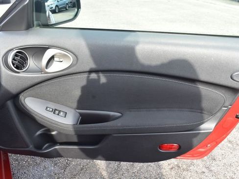 Used 2016 Nissan 370Z Roadster RWD image 34