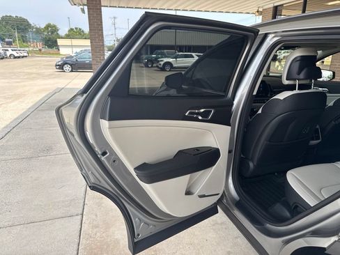 Used 2025 Kia Sportage EX w/ Premium Package FWD image 16