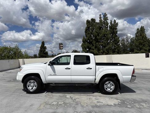 Used 2015 Toyota Tacoma PreRunner w/ SR5 Package image 14