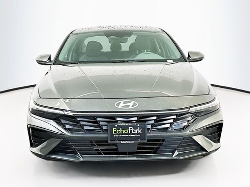 Used 2025 Hyundai Elantra SEL image 2