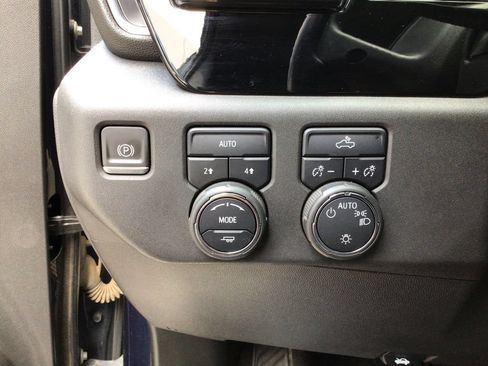 Used 2022 Chevrolet Silverado 1500 LT AWD/4WD image 25