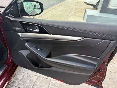Used 2017 Nissan Maxima SR w/ Midnight Edition image 16