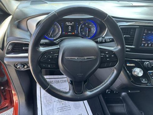 Used 2018 Chrysler Pacifica Touring Plus w/ S Appearance Package FWD image 10