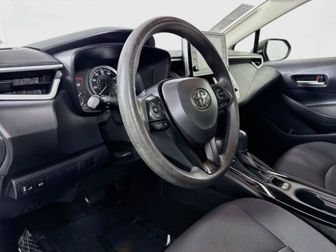 Used 2020 Toyota Corolla LE FWD image 4