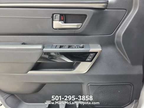 Used 2025 Toyota Tundra Limited AWD/4WD image 30