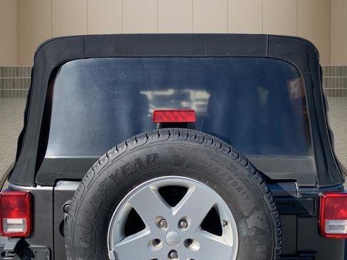 Used 2018 Jeep Wrangler Unlimited Sport S image 52