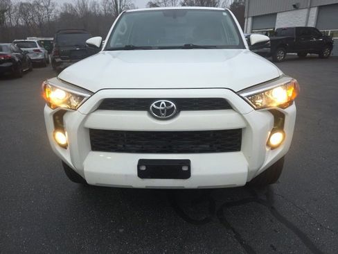 Used 2016 Toyota 4Runner SR5 Premium image 2