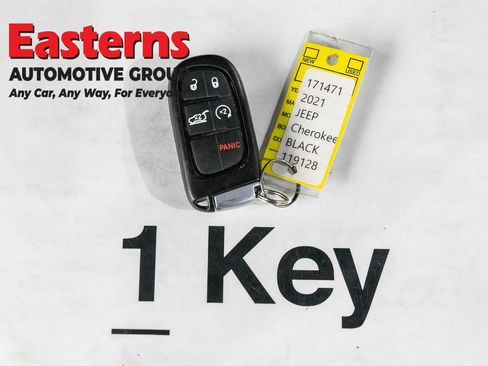 Used 2021 Jeep Cherokee Limited w/ Mopar Interior Package AWD/4WD image 27