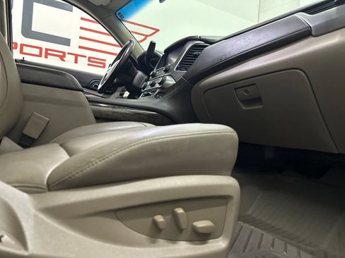 Used 2020 Chevrolet Suburban LT w/ Luxury Package RWD image 62