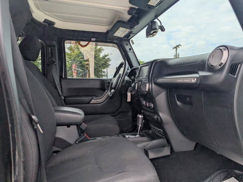 Used 2015 Jeep Wrangler Unlimited Sport w/ Quick Order Package 24S AWD/4WD image 15