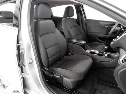 Used 2021 Chevrolet Malibu LT image 32