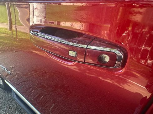 Used 2023 GMC Yukon SLT w/ SLT Premium Package image 5