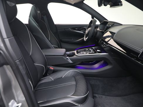 New 2026 Aston Martin DBX 707 image 27