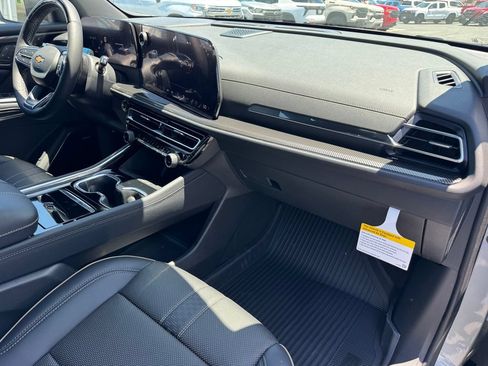 New 2026 Chevrolet Traverse High Country w/ LPO, Floor Liner Package AWD/4WD image 7