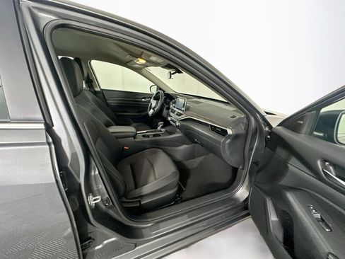 Used 2025 Nissan Altima 2.5 SV FWD image 29