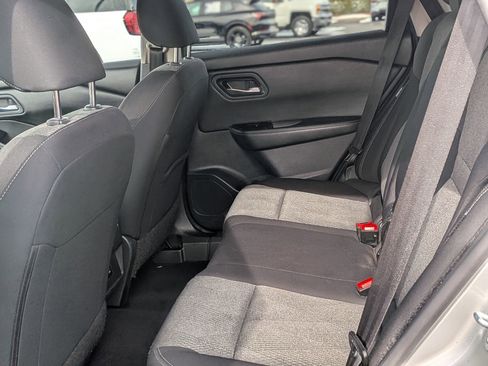 Used 2024 Nissan Rogue SV image 32