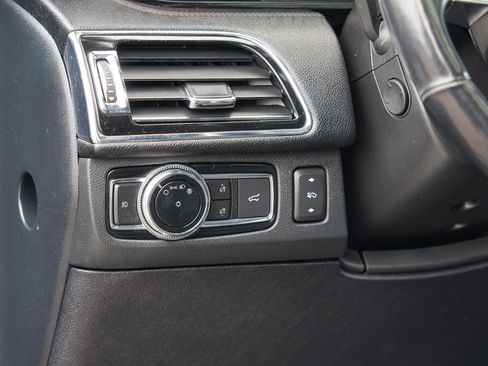 Used 2019 Lincoln Navigator Reserve image 15