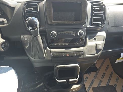 Used 2024 RAM ProMaster 2500 w/ Convenience Group FWD image 14