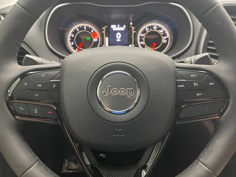 Used 2021 Jeep Cherokee Latitude Plus FWD image 19