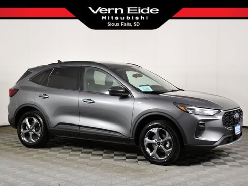 Used 2025 Ford Escape ST-Line AWD/4WD image 1