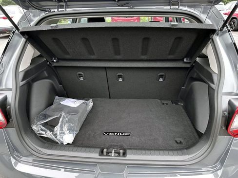 Used 2024 Hyundai Venue SEL FWD image 7
