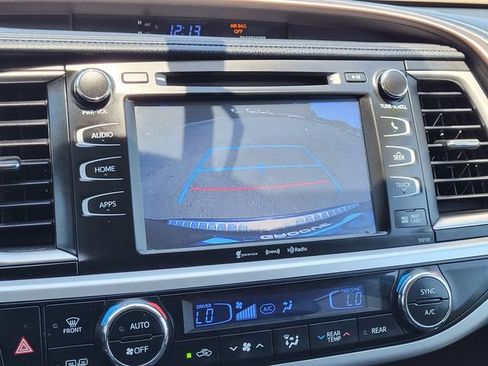 Used 2016 Toyota Highlander XLE AWD/4WD image 17