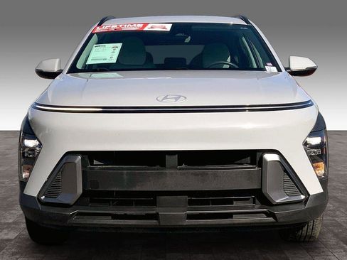 Used 2024 Hyundai Kona SEL FWD image 2